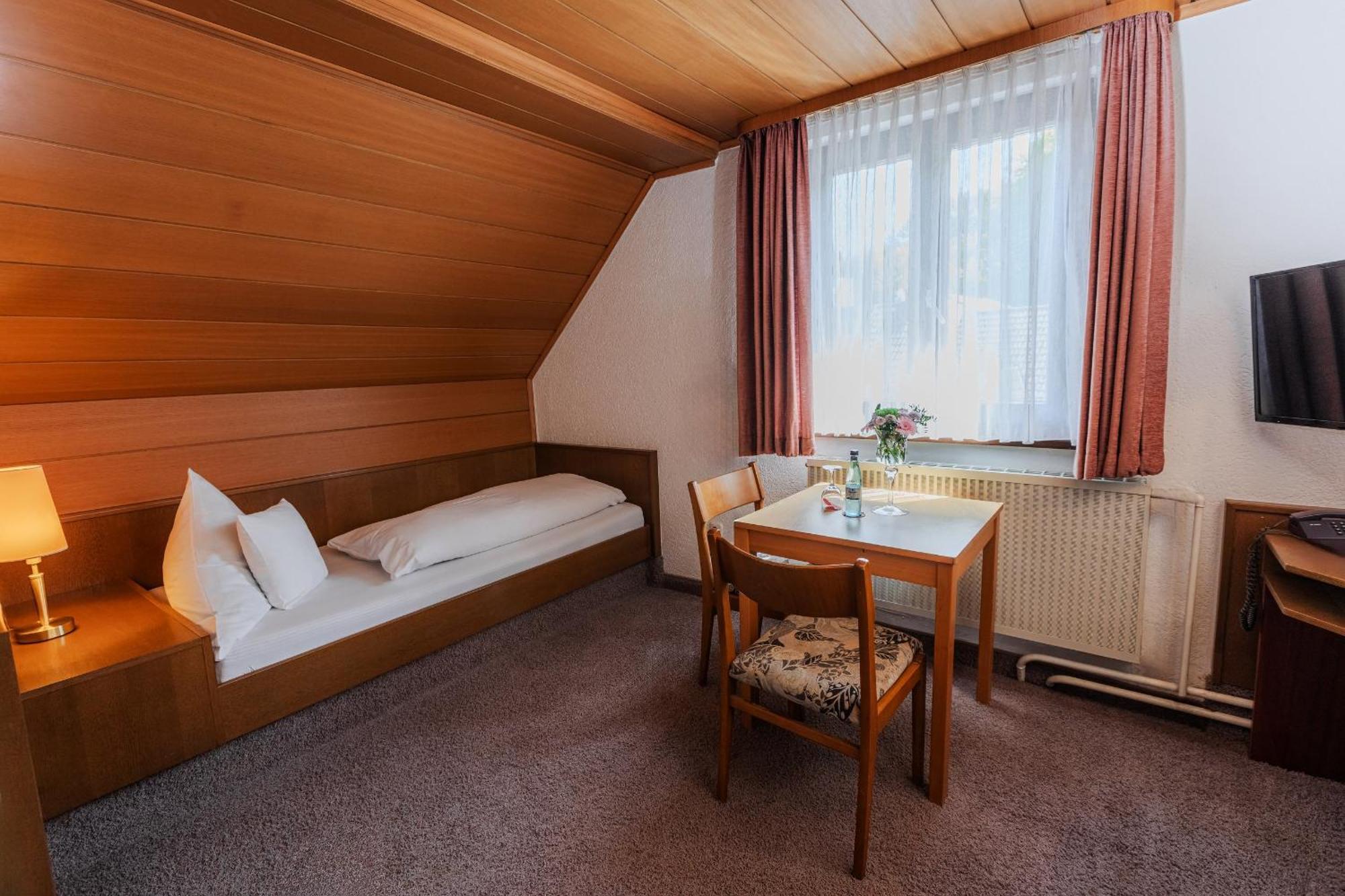 Landgasthof Zur Linde Heimbuchenthal Экстерьер фото