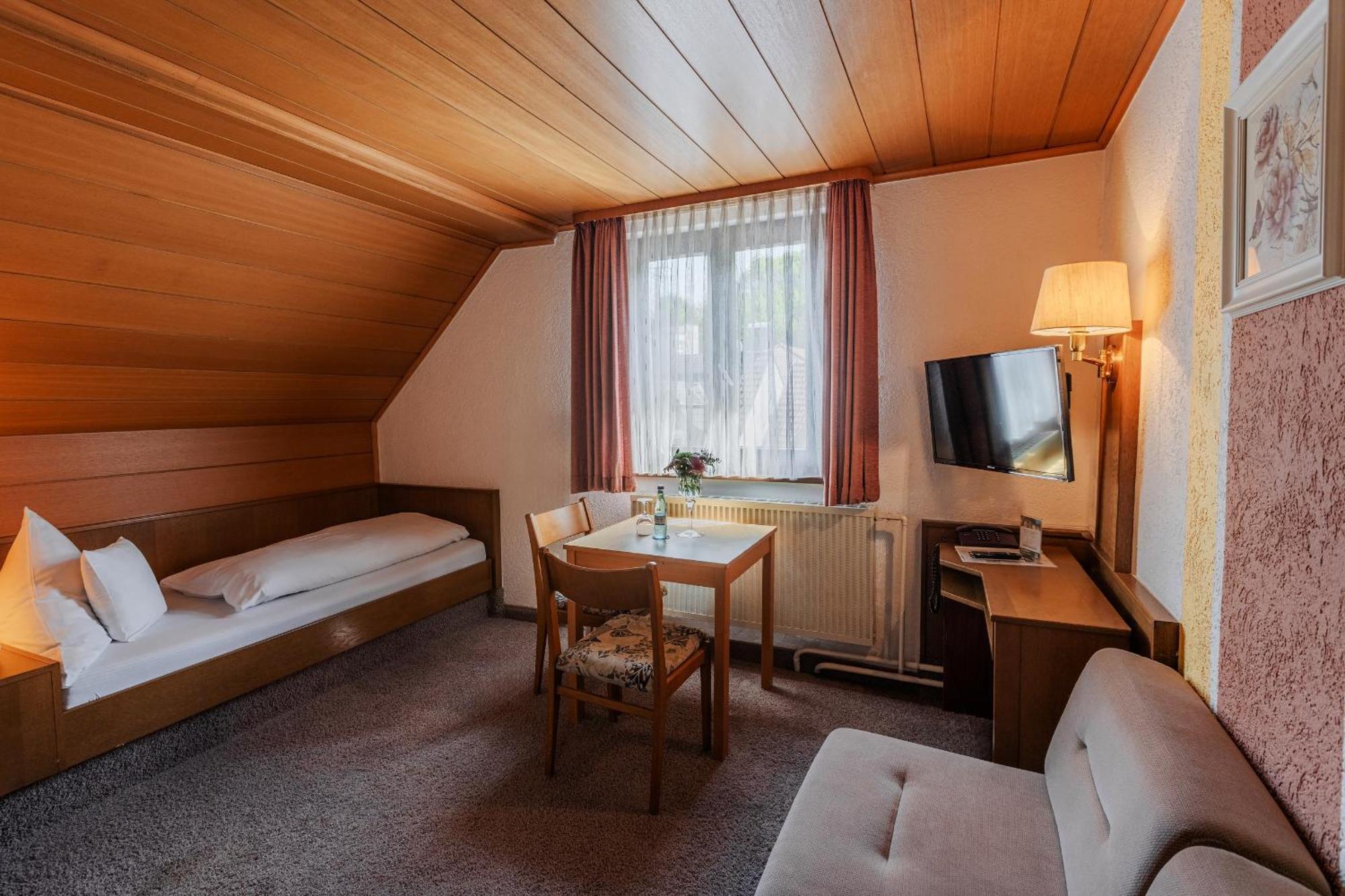Landgasthof Zur Linde Heimbuchenthal Экстерьер фото